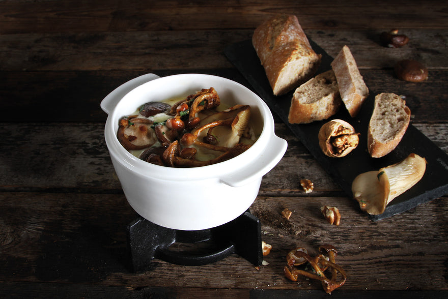 Oven-baked Camembert with mushrooms